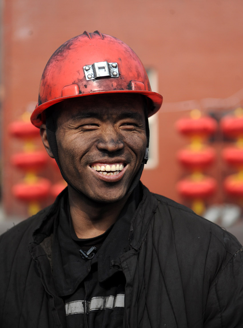 在"矿工世家"的董林希望所有的煤矿工人都能在安全健康的环境下工作