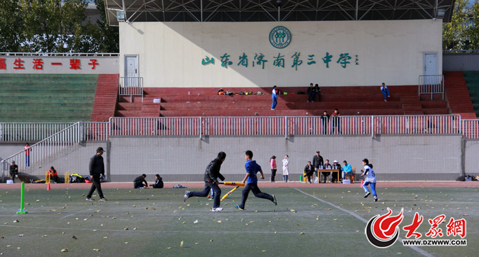 11月5日,2017年全国青少年板球锦标赛在济南三中举行.