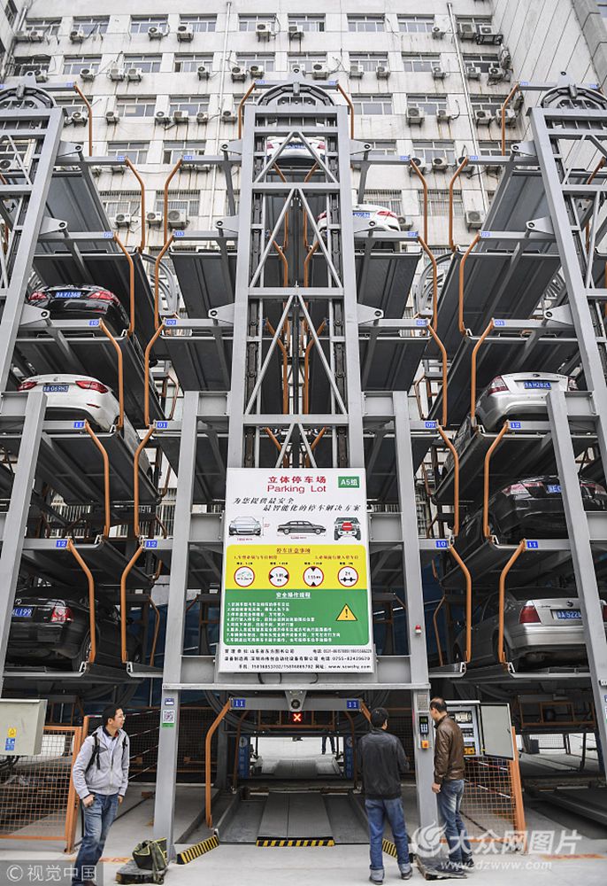 济南大型立体车库投入使用 拥有120个吊篮式车位
