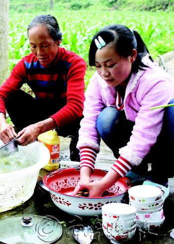 "山东哥哥"继续挺进贵州深山 资助畲族小姑娘