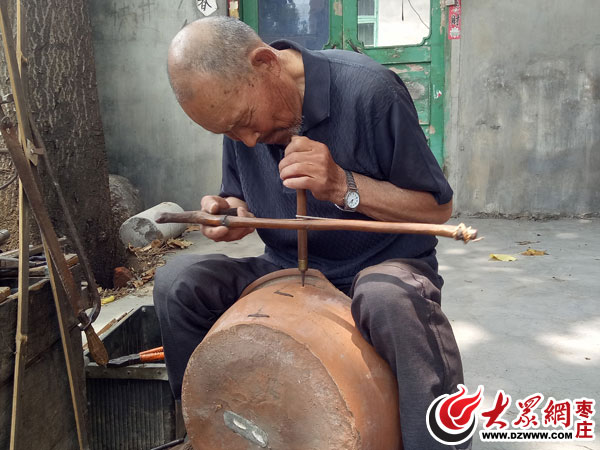 逐渐消失的小炉匠"锔锅锔碗锔大缸"