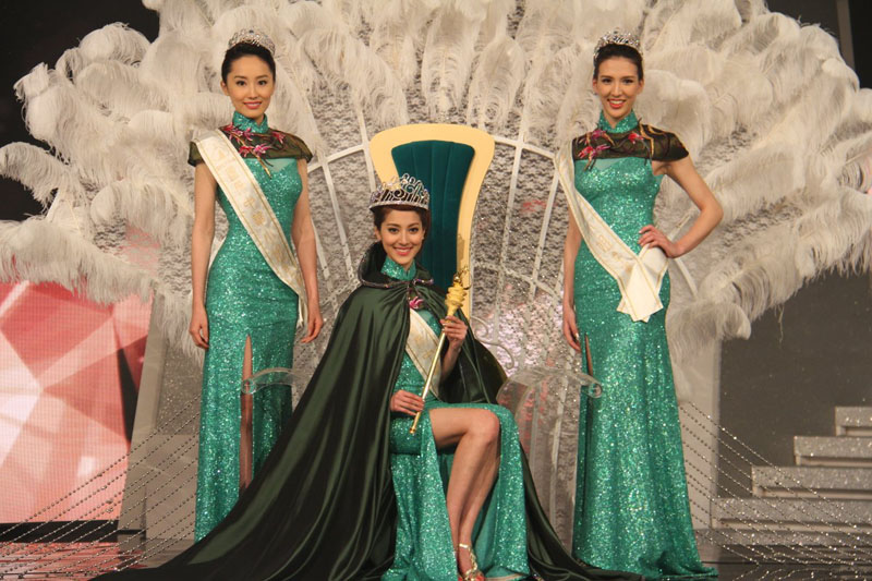 “2014国际中华小姐竞选”26日晚在香港举行，冠军最终花落曾获得“2013年香港小姐”选美冠军的陈凯琳。