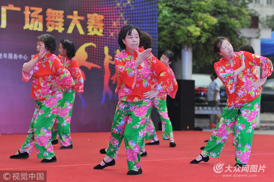 人老心不老 "老人节"看各路大妈跳广场舞