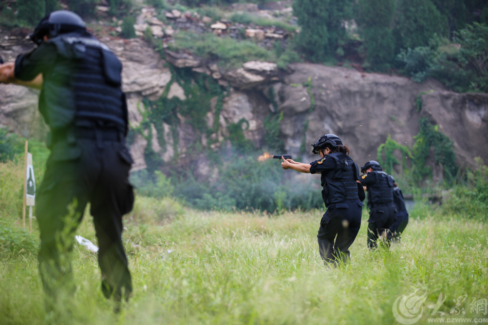 直击济南特警实弹射击训练,场面震撼如大片