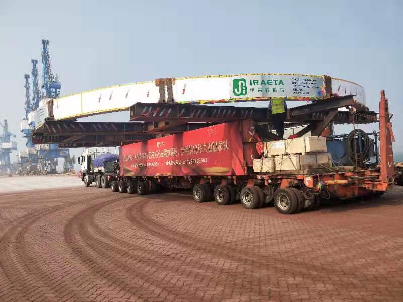 全球最大锻环从潍坊港入海 需要48轮大拖车运送