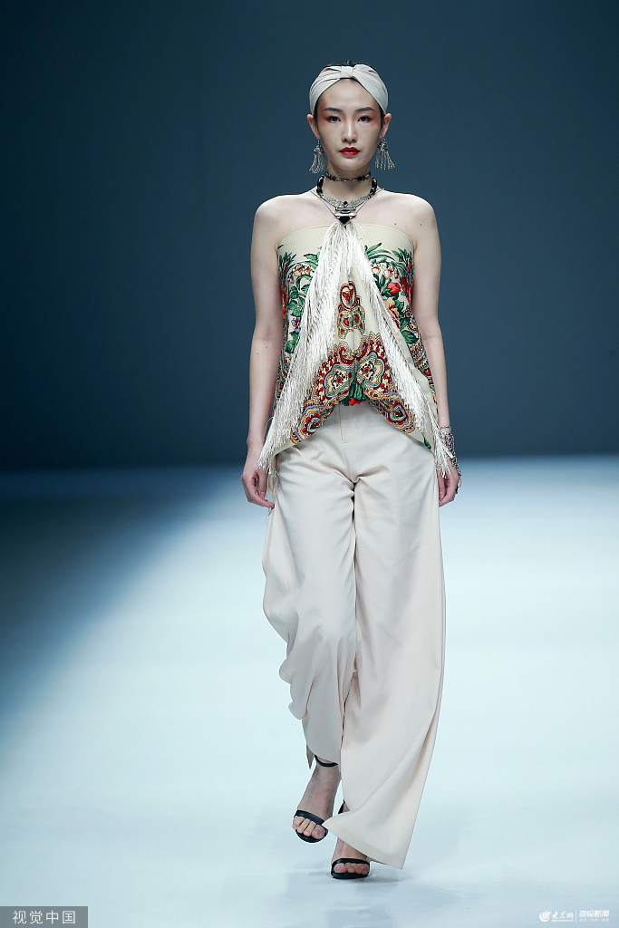 2020春夏中国国际时装周:艾德莱斯出天山 品牌秀场