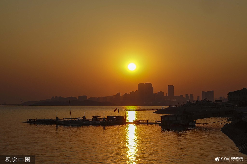 青岛:夕照唐岛湾 海滨别样美