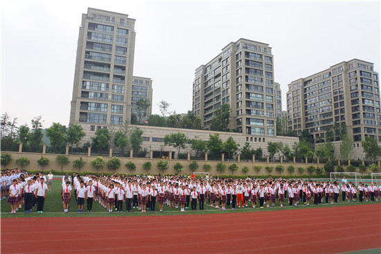 龙奥学校"读书驿站"今日正式开放