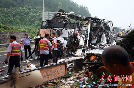 浙江金丽温高速发生特大交通事故 造成10死36伤