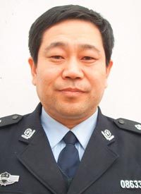 王峰,男,39岁,中共党员,现任山东省聊城市公安局交警支队莘县大队