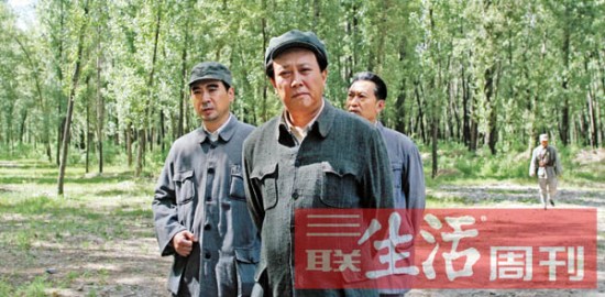 1996年,唐国强在翟俊杰执导的电影《长征》中第一次扮演毛泽东.