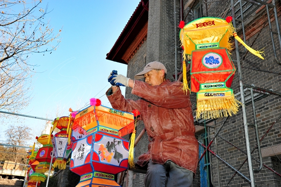 马年欢聚花灯会 灯谜畅游烟台山_喜庆灯会_大众网