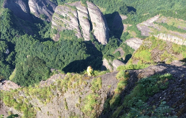 刀尖上的祈福——邵阳崀山龙头香