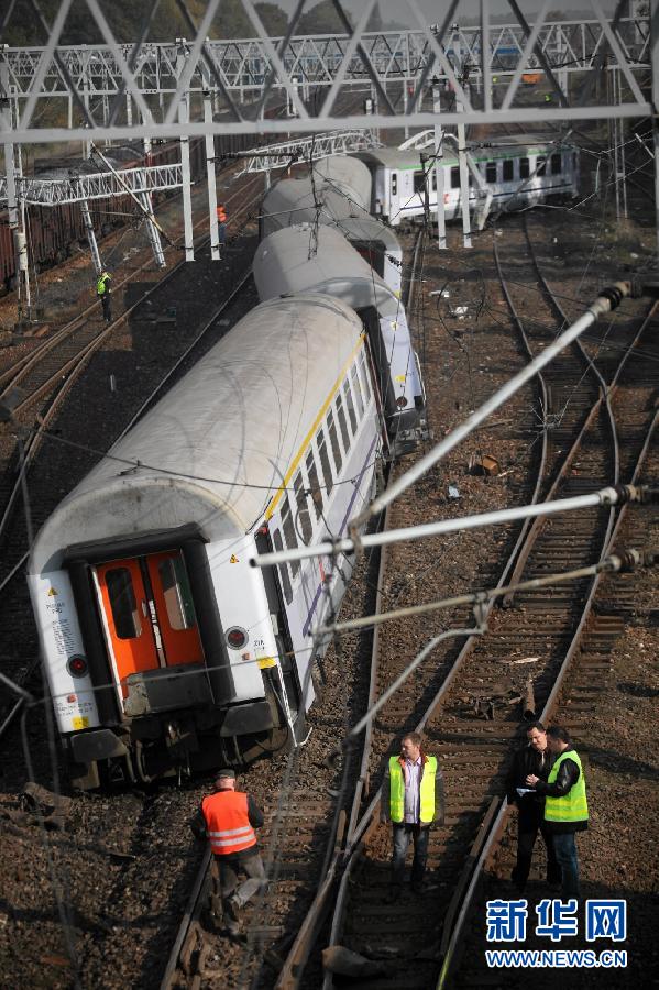 波兰一列火车发生脱轨事故