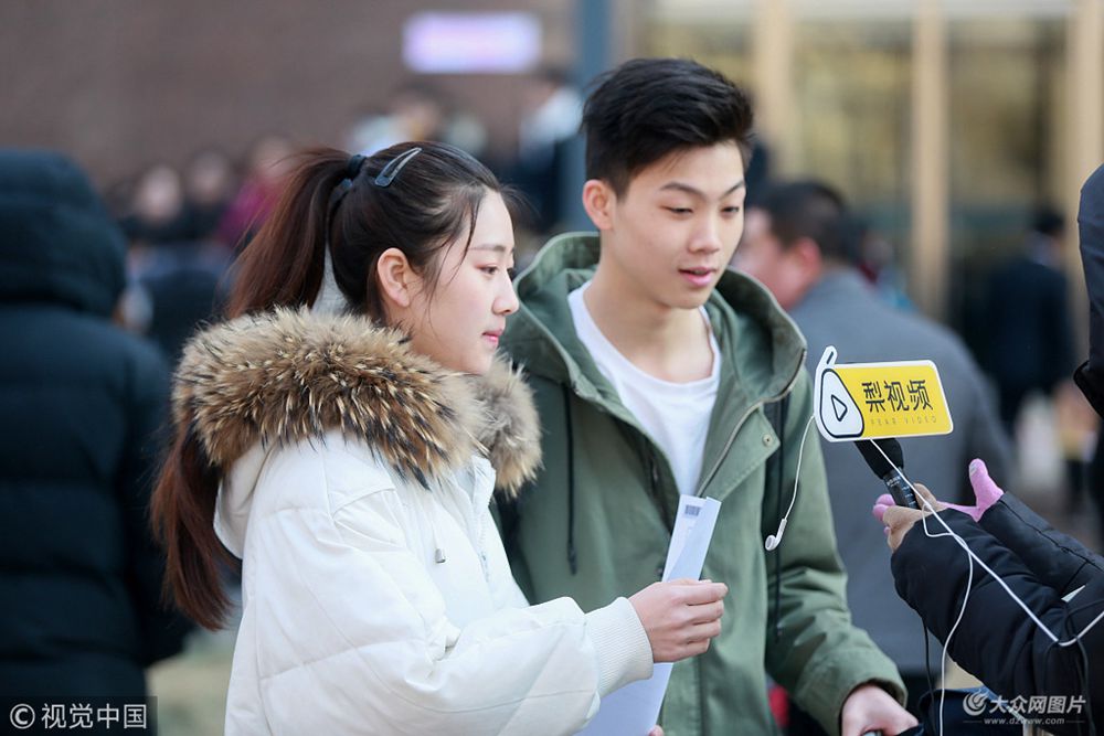 2018年艺考:中国传媒大学初试开考 美女帅哥云集