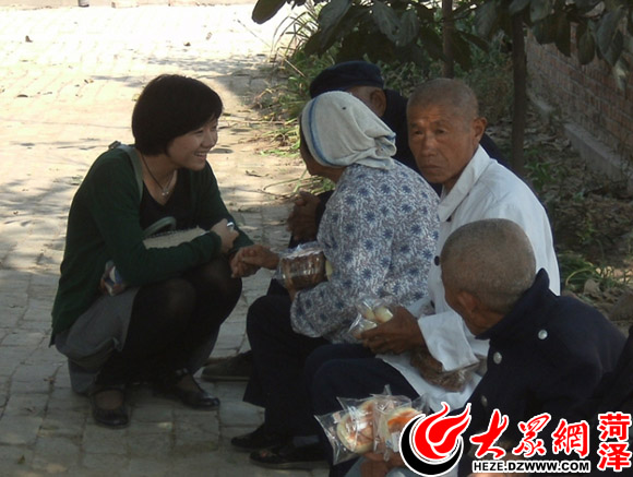 大眾網單縣幫幫團重陽節走進終興鎮敬老院_山東新聞_大眾網