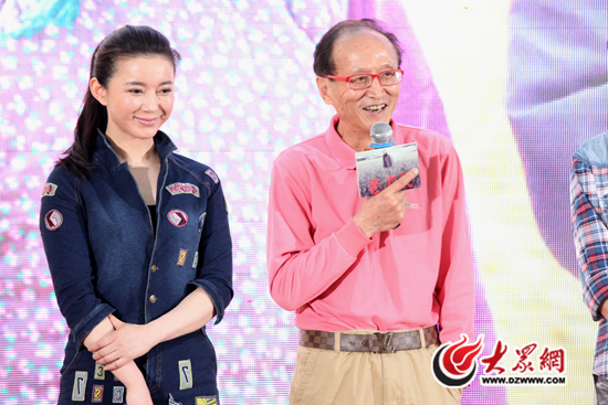 电视剧《老农民》两位主要演员刘敏(左)和舒耀瑄记者 马俊骥 摄