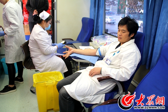 菏泽开发区中心医院医务人员进行献血
