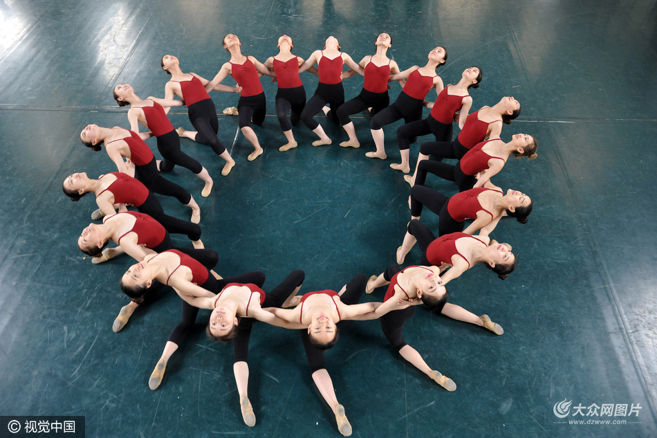 2016年5月26日,山东聊城大学音乐学院30名舞蹈专业的大学生在拍摄