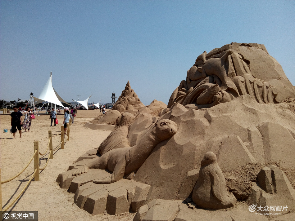 2016年06月01日,山东省日照市,万平口景区在金沙滩上举行沙雕展.