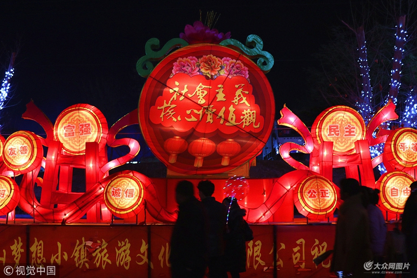 泰安天颐湖景区花灯图片