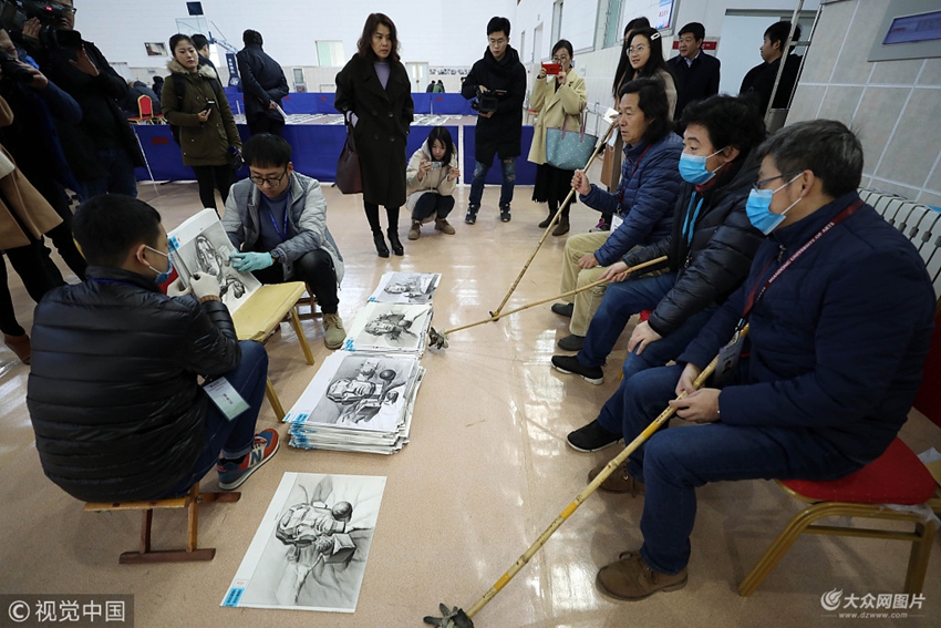 濟南:探秘山東美術統考閱卷現場 萬張考卷平鋪場面壯觀