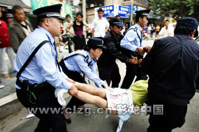 女民警反扒纪实图片