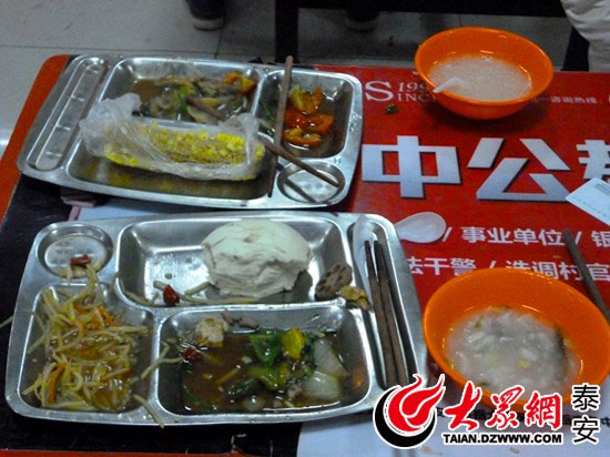 大众网泰安12月29日讯(记者 张冉 报道)近段时间,关于大学食堂浪费