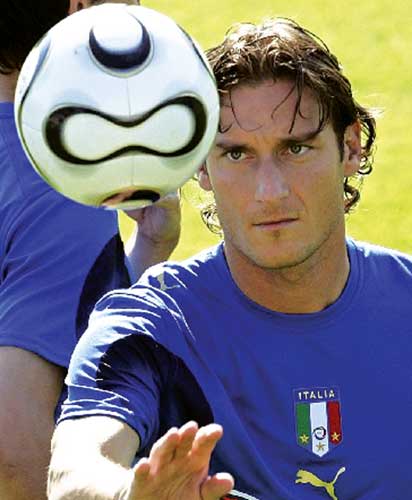 托蒂目前正随意大利队在佛罗伦萨备战世界杯