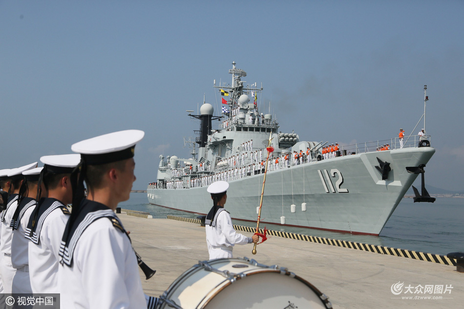 青岛:海军第24批护航编队起航