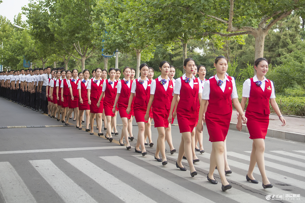 滨州学院空乘报名图片