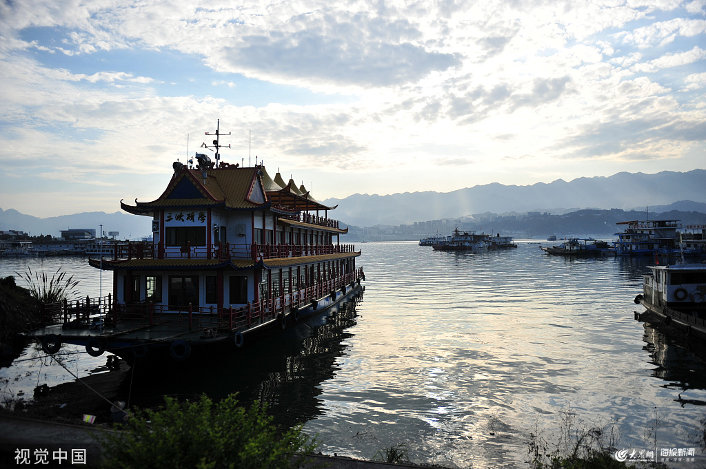 湖北宜昌夷陵區太平溪鎮境內,三峽水庫蓄水至175米後的三峽工程大壩壩