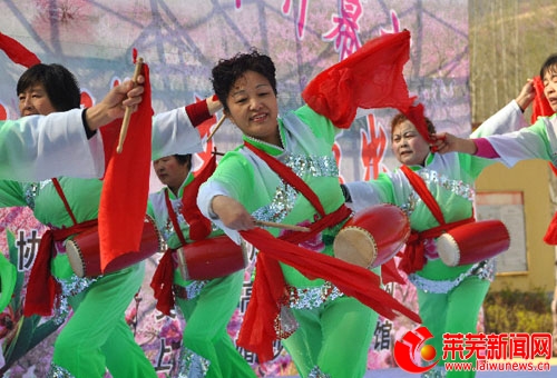 钢城区汶源街道桃花节开幕又见桃花笑春风